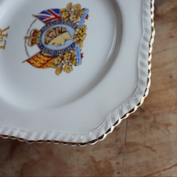 Vintage Collectible Souvenir Coronation Plate Queen Elizabeth II June 2n… - Picture 8 of 9